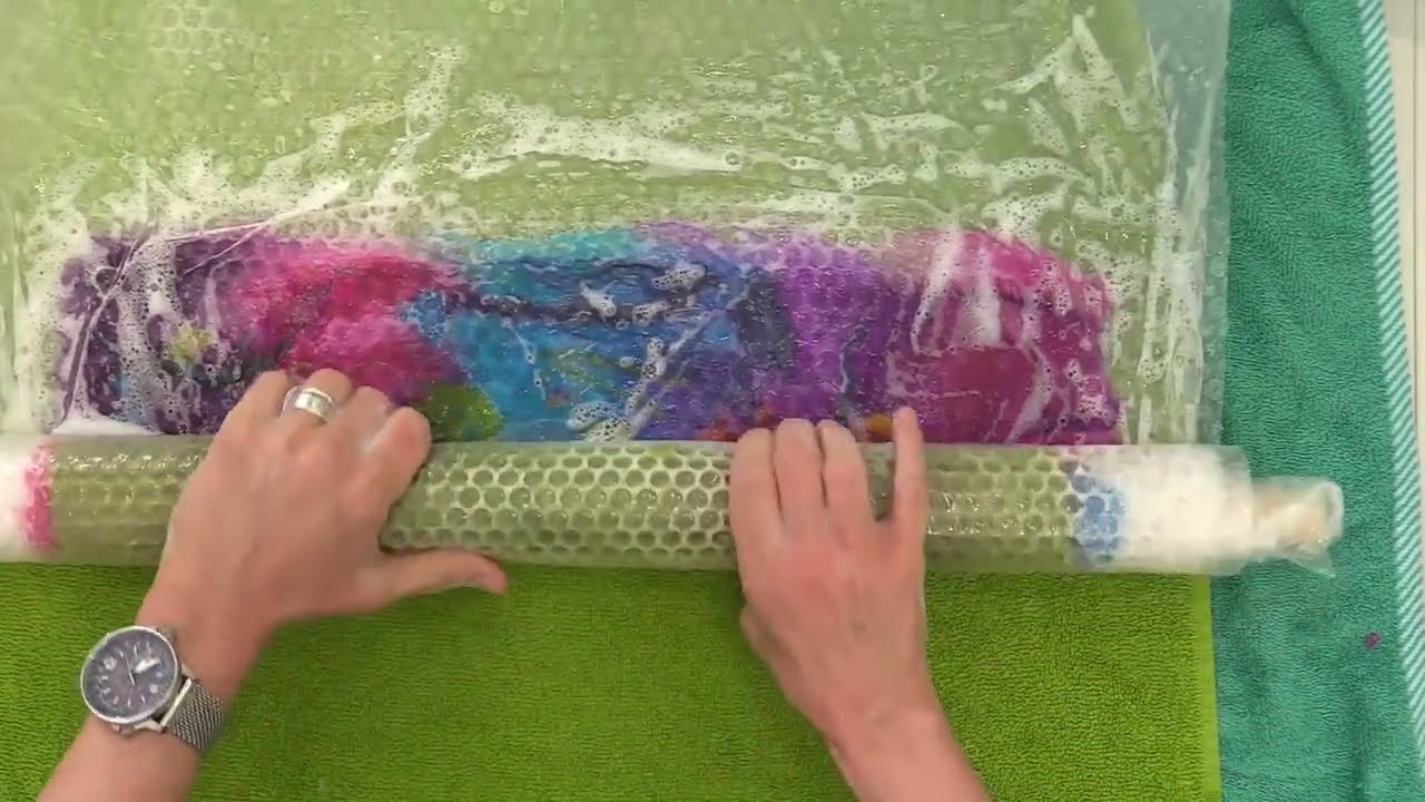 BEGINNER WET FELTING TUTORIAL: Wet Felt Rainbow Fabric
