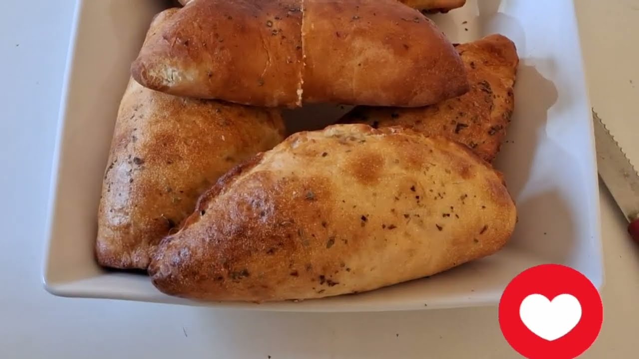 CALZONE SIMPLES, FÁCIL E ECONÔMICO.      (RECHEIO DE SALSICHA)