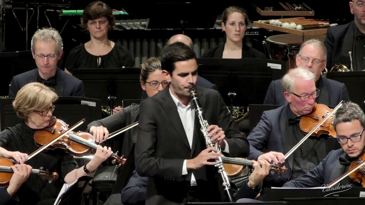 Vitor Fernandes plays Van der Roost Clarinet Concerto