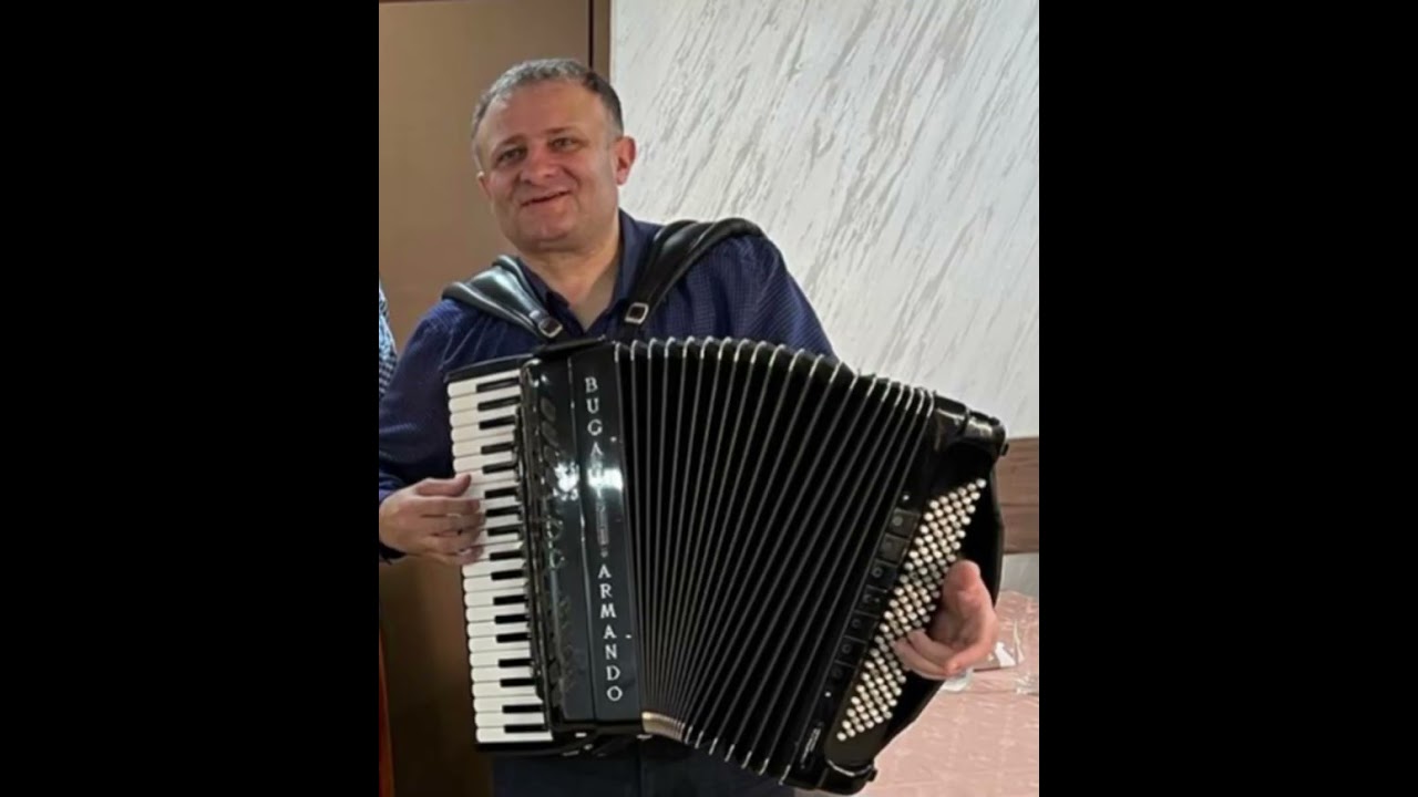 Dejan Mandić/ Stara Vlajna i Lazničko kolo/Orkestar Profesional