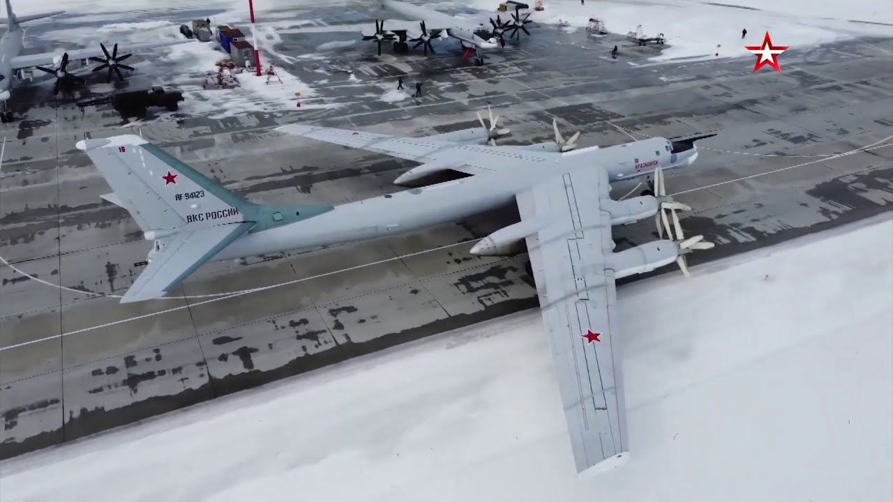 Russian bomber Tu-95MS refueling by a tanker Il-78 tanker