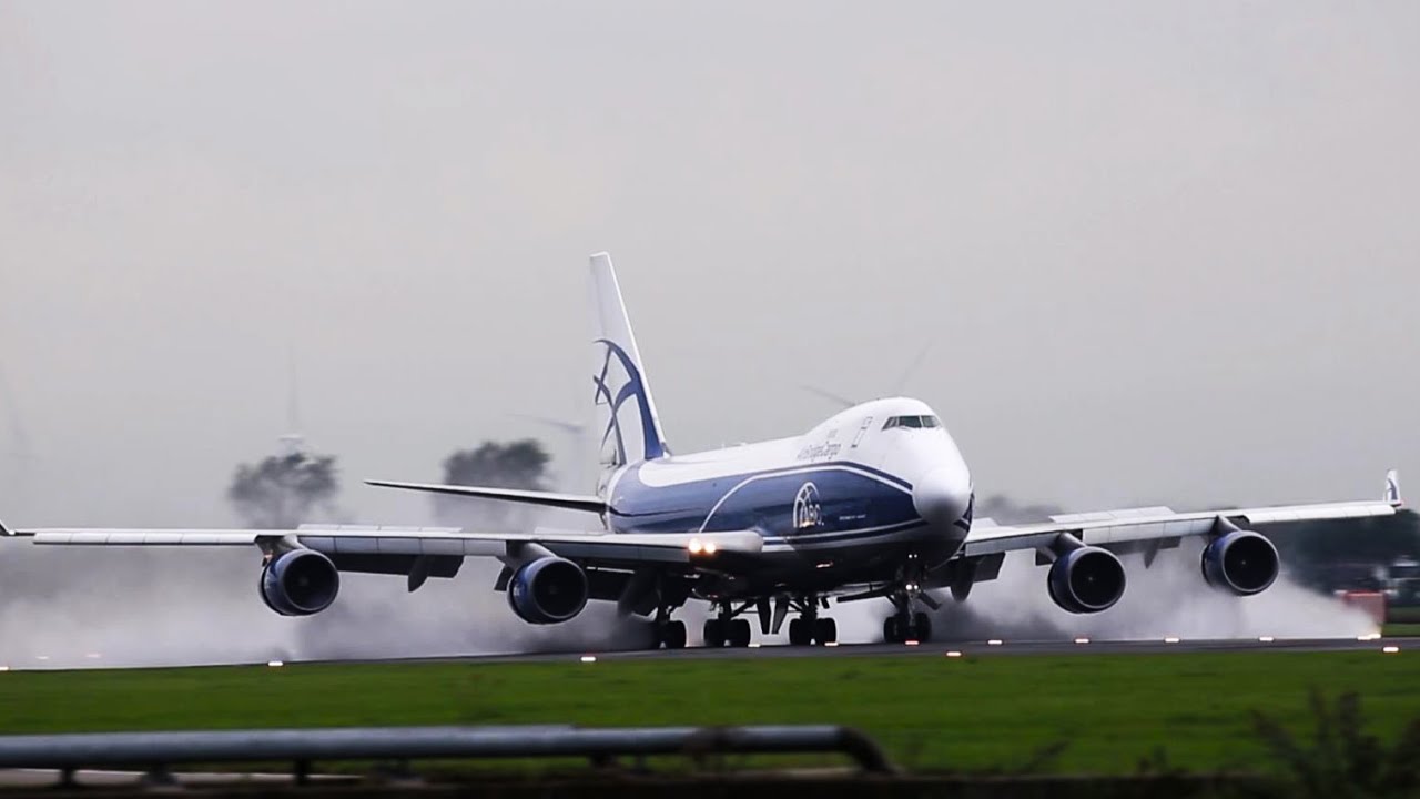B747 Powerful wet thrust reverse ABCargo VQ-BJB @ AMS Schiphol