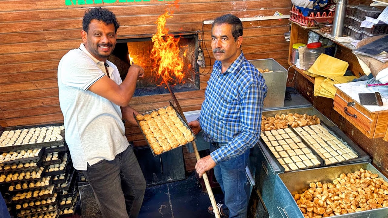 ഊട്ടി വർക്കി ഉണ്ടാക്കുന്നത് കണ്ടിട്ടുണ്ടോ..🤩 Ooty Varkey Making | How to ooty varkey made