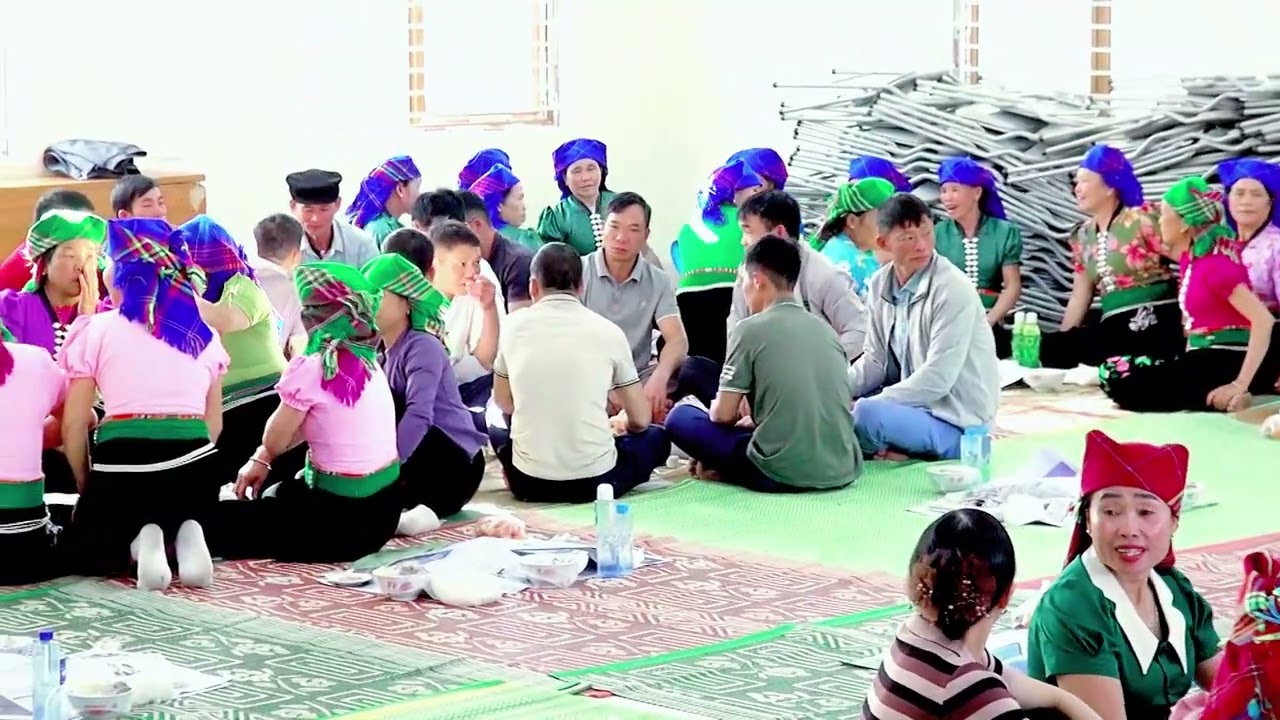 Ăn mừng thân mật cháu Trung hợi tại nhà văn hoá bản phày 