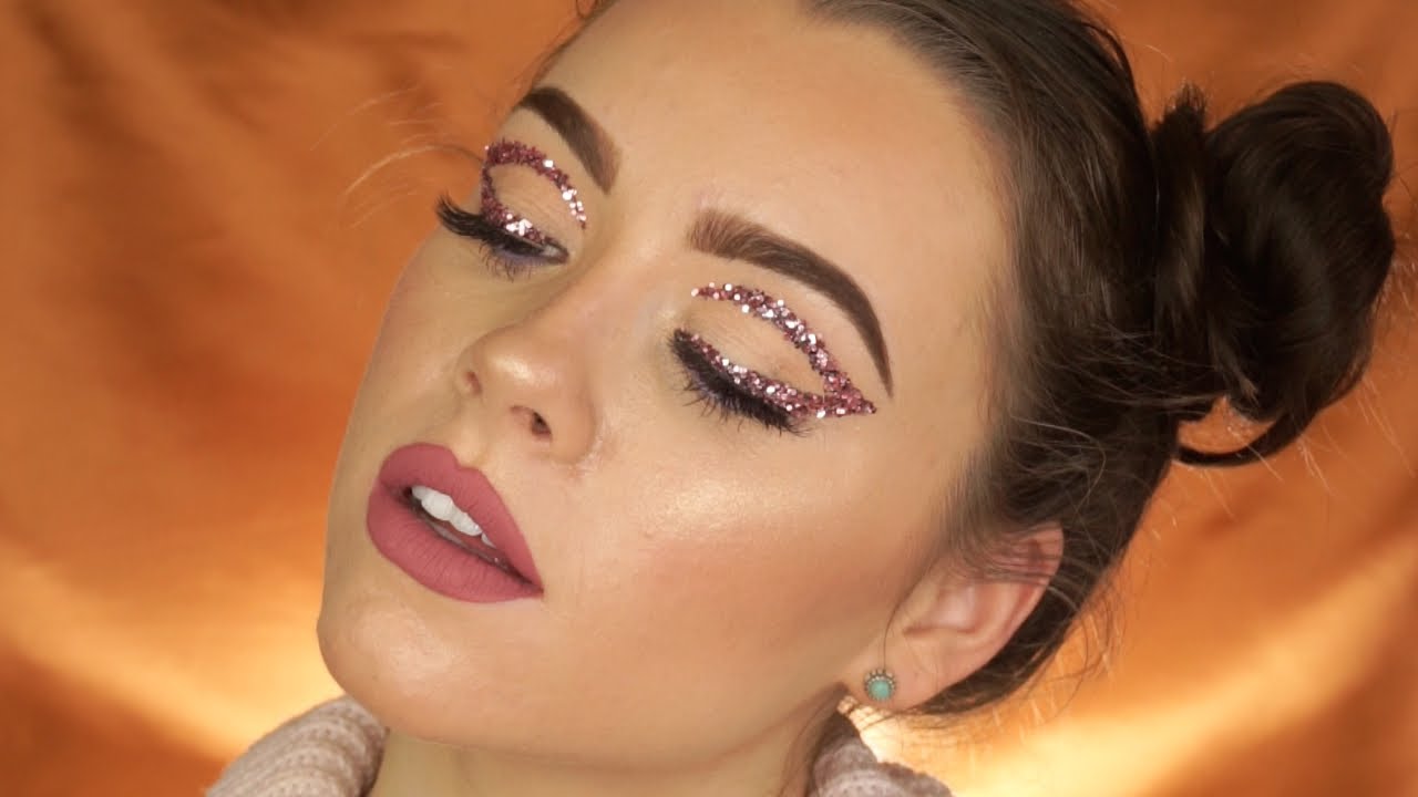 Pink Sparkly Cut Crease | Maddie Edwards