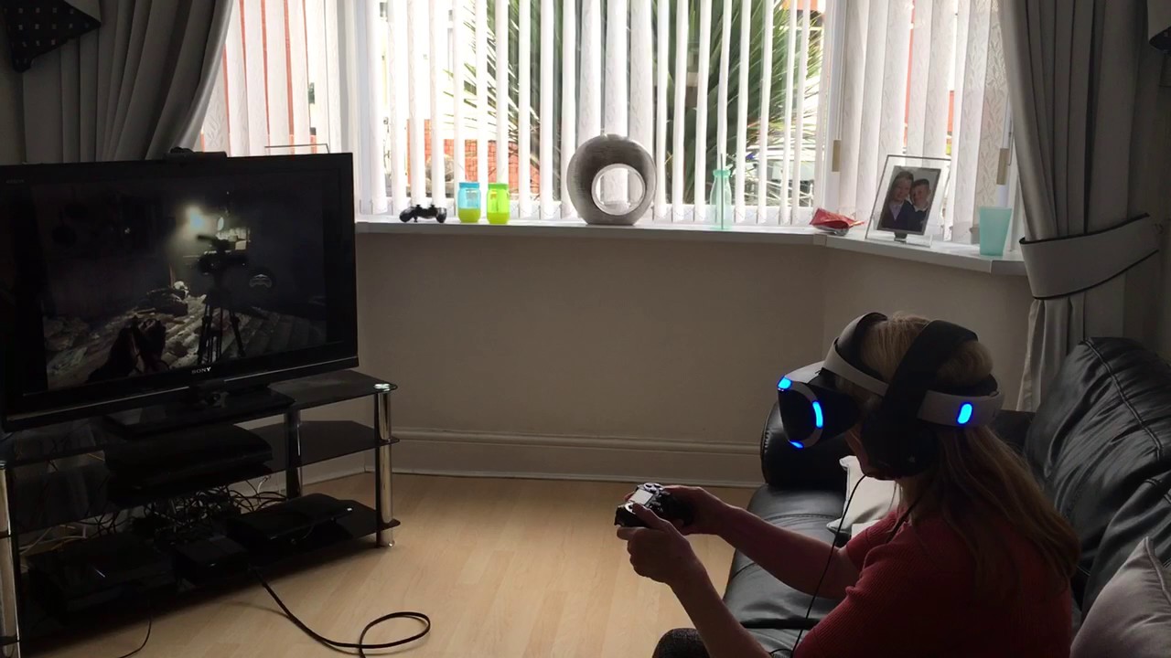 Resident Evil 7: Kitchen Demo - My Mum's Hilarious Reaction Using Sony VR
