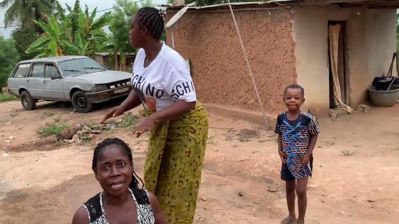 La préparation matinale de la fête des femmes de GROGOUYA 