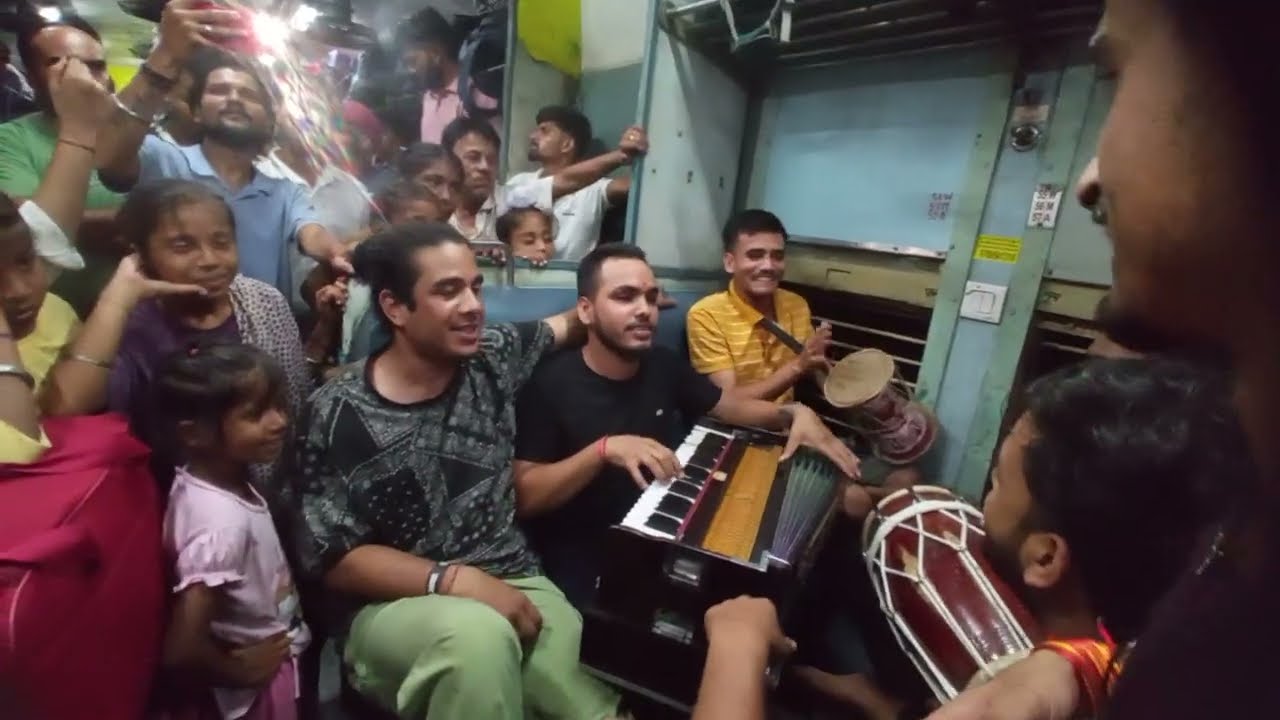 राकेश जोशी व साथियों ने ट्रेन मैं सुनाए जबरदस्त गीत❤️❤️
