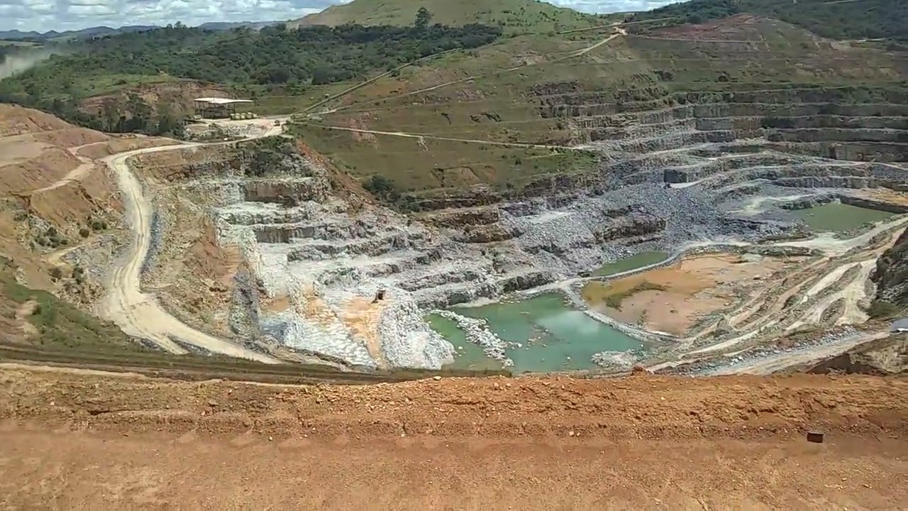 Atrás da Fábrica de cimento-Ijaci MG