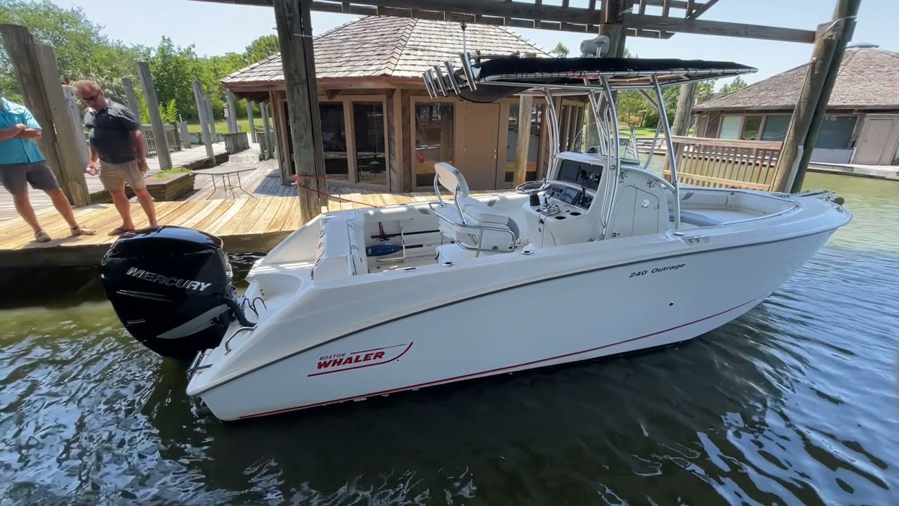 2007 Boston Whaler 240 Outrage