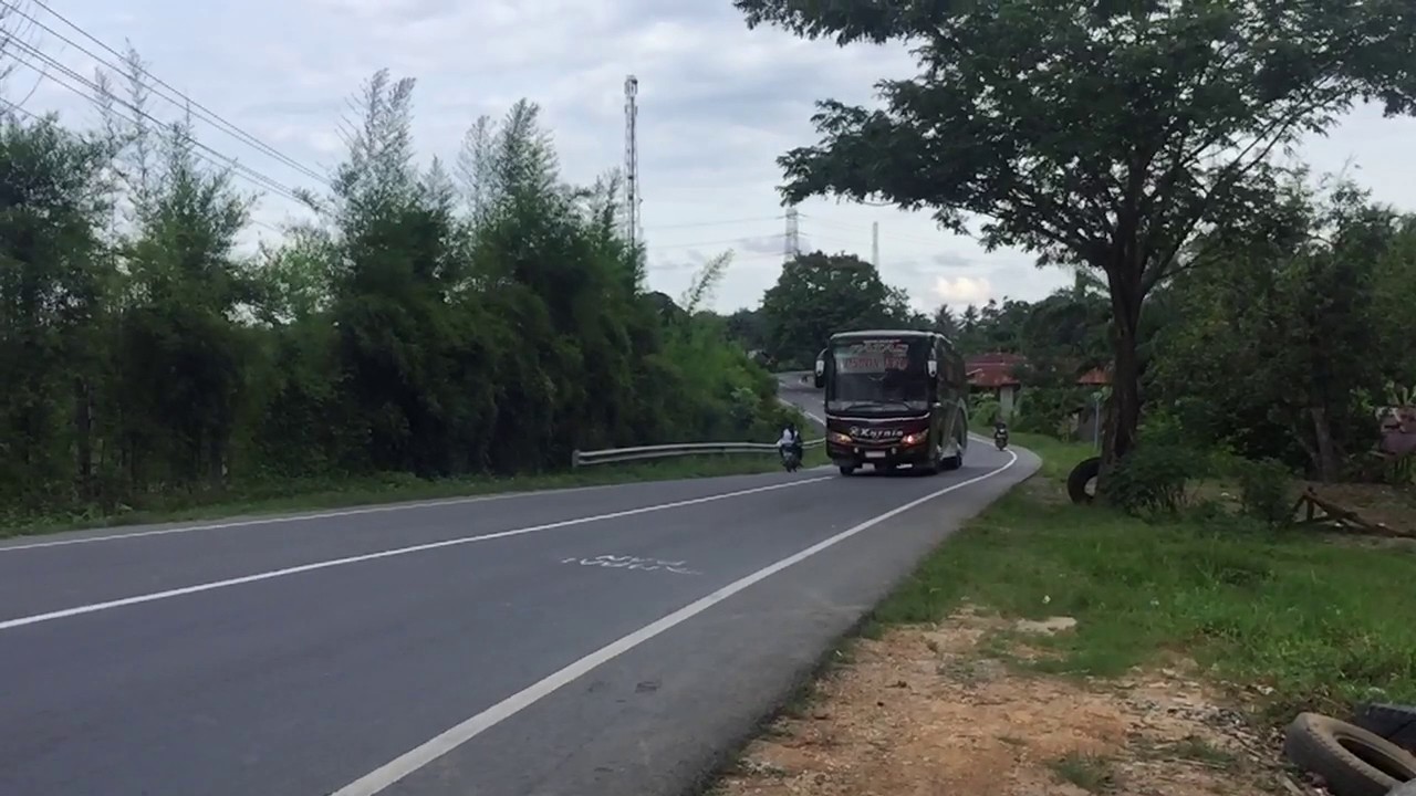 Kurnia in action.. Jalan lintas medan aceh