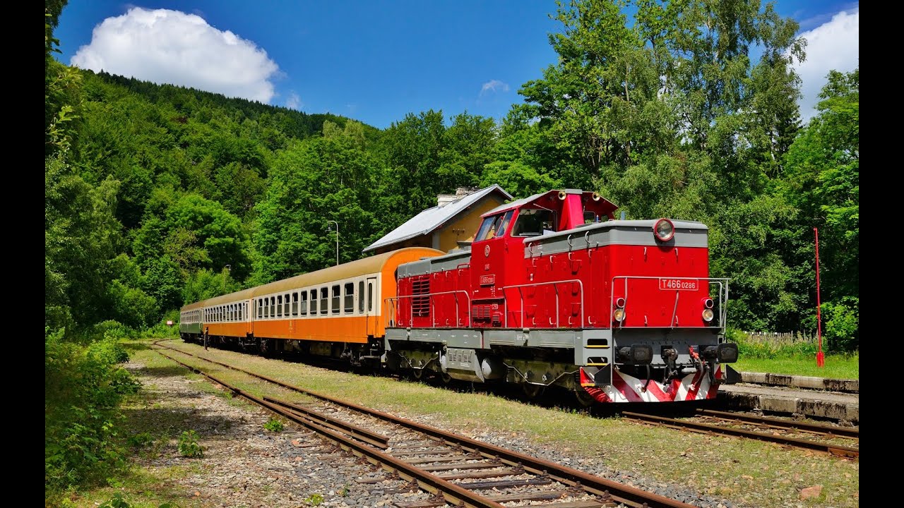 Sonderzug nach Moldava mit T466.0286 und T435.0139, Parallelfahrt mit 35 1097.1 und T478.3001