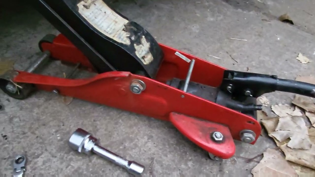 como reemplazar un cilindro trasero de freno (renault clio).