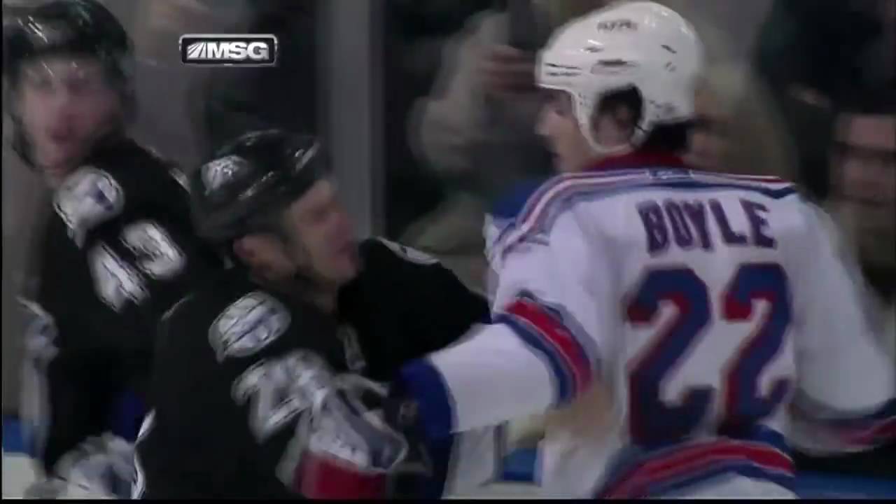 Brian Boyle vs Zenon Konopka Nov 27, 2009