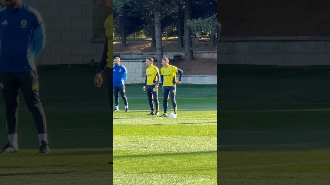 Domenico Tedesco antrenmanda yerinde duramıyor! #Fenerbah&ccedil;e