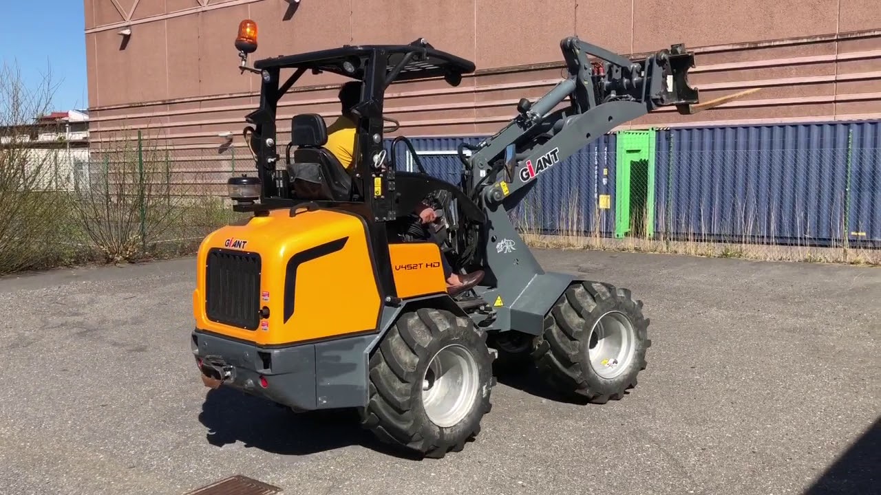 Köp lastmaskin Giant V452T HD inkl skopa och gafflar på klaravik.se