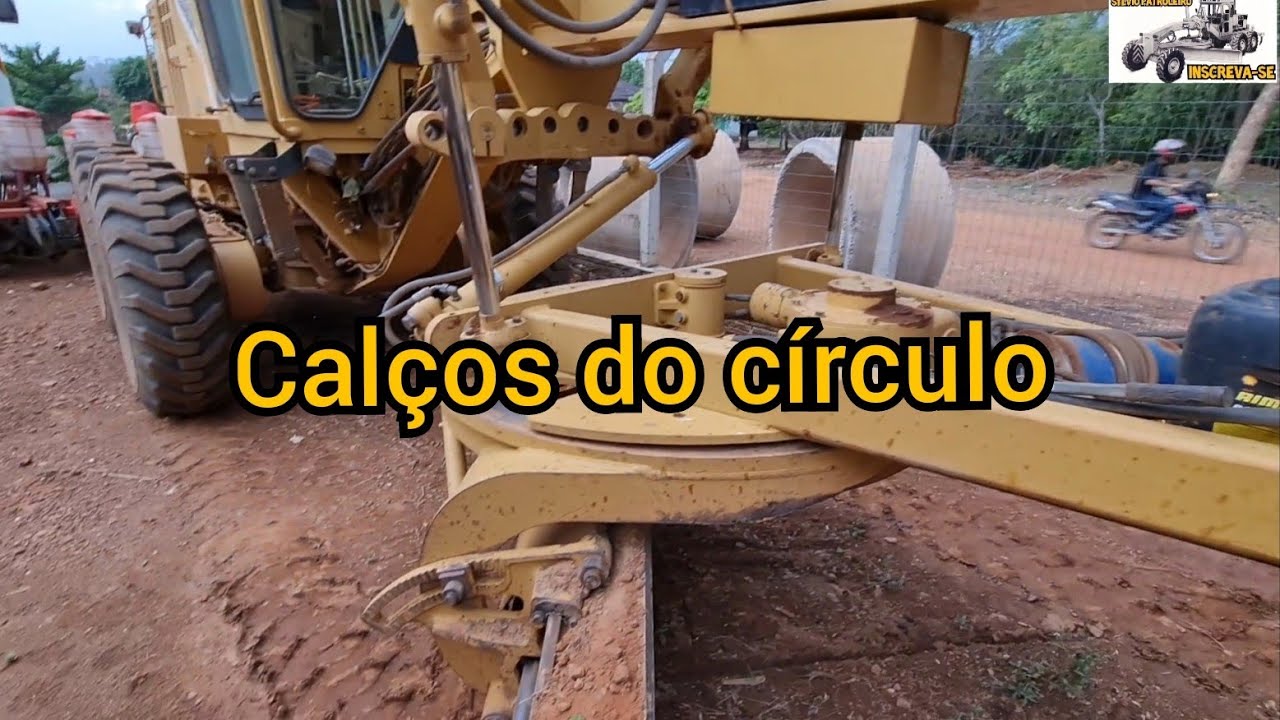 Trocando calços do círculo /Motoniveladora Caterpillar 120K Grader niveleuse motoconformadora