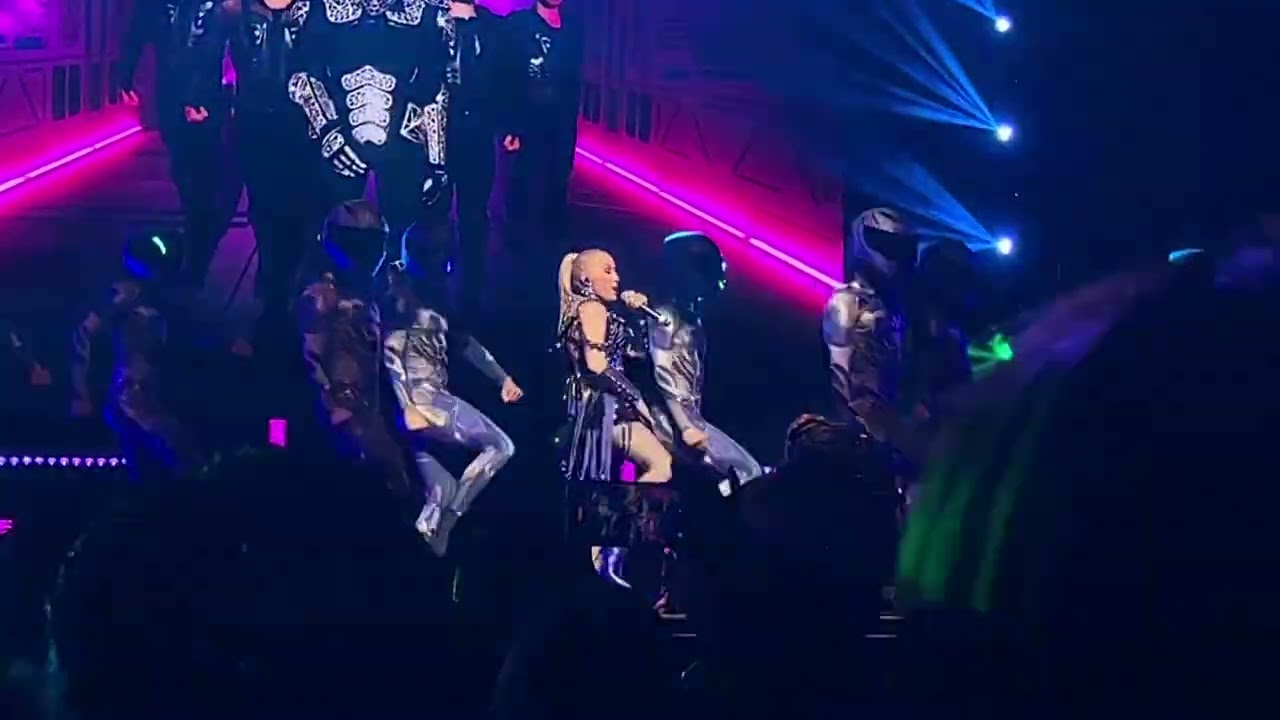 Este amor ya no se toca YURI Concierto @ Youtube Theater - Los Angeles California 16 de Febrero 2024