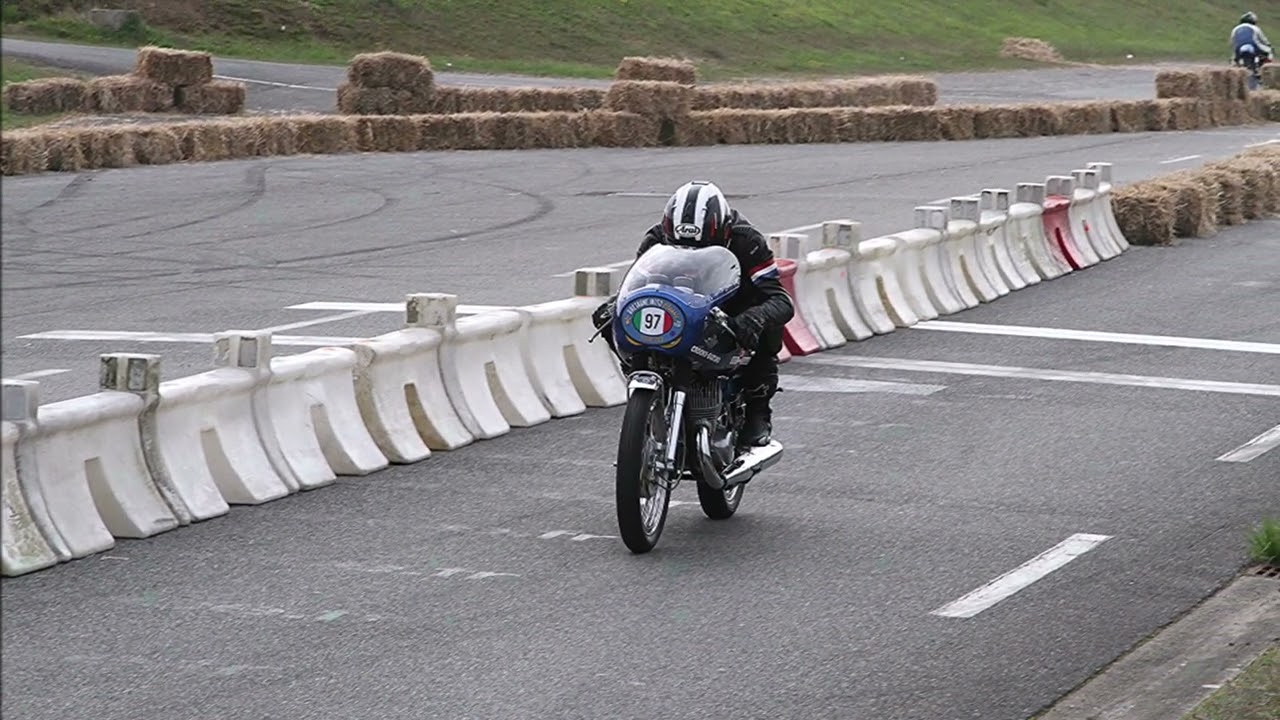 Heritage Moto Classique  Moto Classic Bretagne 2023 - avec sous-titres en français