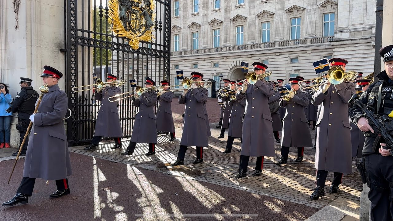 Changing Of The King’s Guards Main Gate.