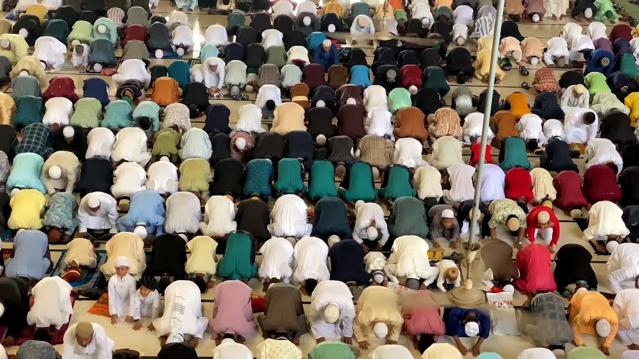 Bangladesh Eid al-Fitr celebrations begin with prayer at National Eidgah  | VOA News
