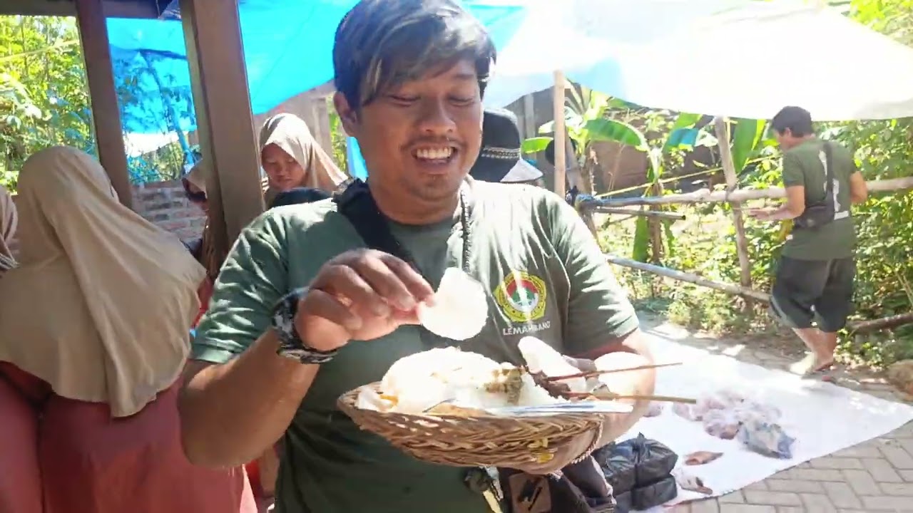 Waktunya makan siang lur