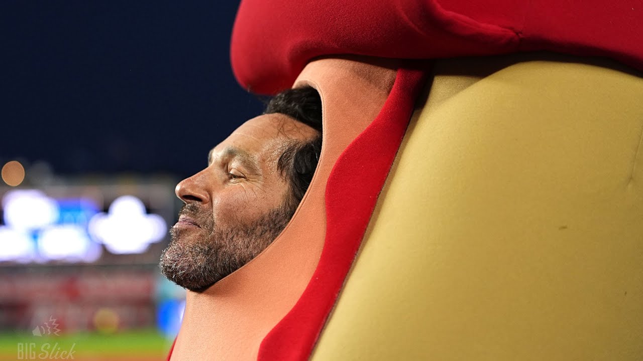 Paul Rudd Races to Glory in Big Slick / KC Royals Hot Dog Derby for Charity