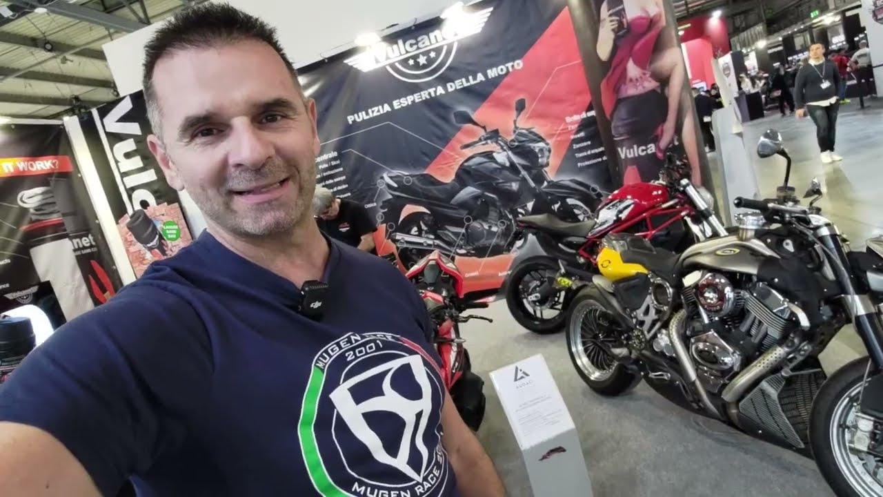 CRM a nemharley! - Milano EICMA - www.motorkiallitas.hu