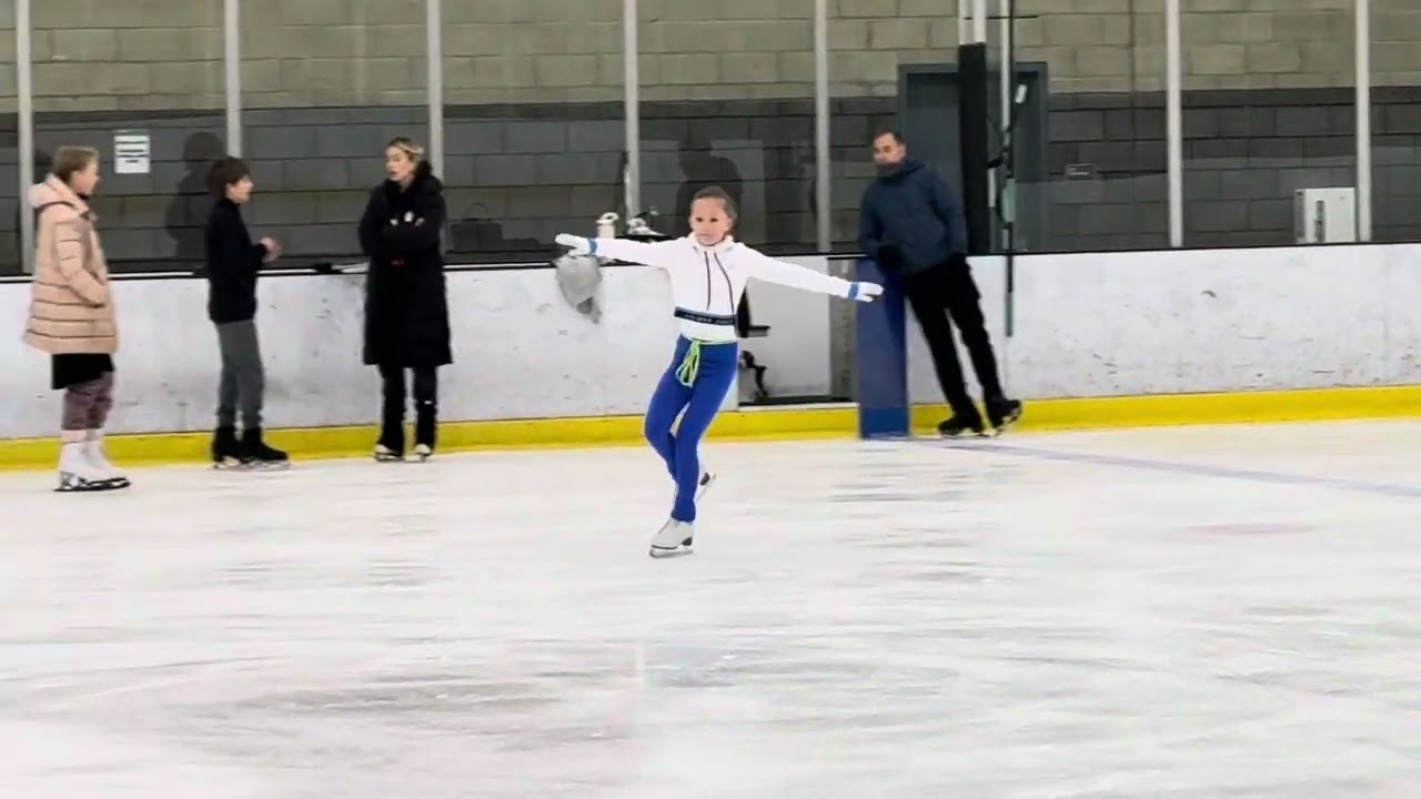 Alexa Riddoch Gold Skating Skills test