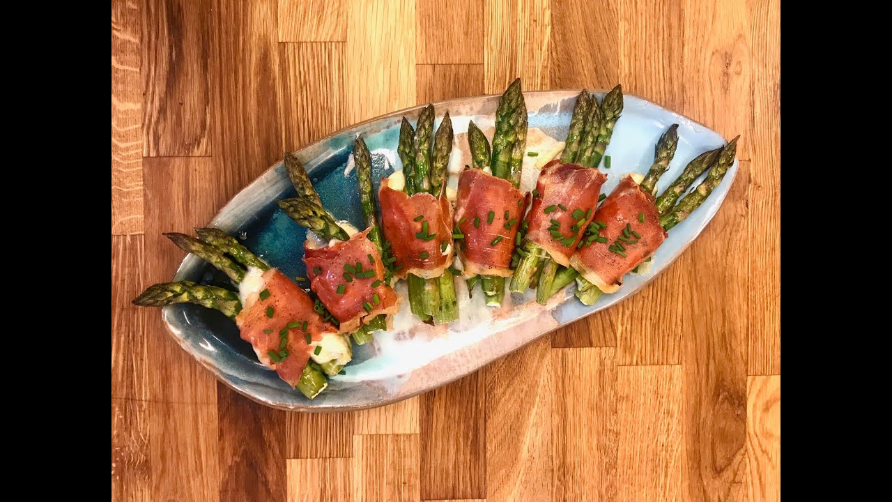 Pieczone szparagi z serem mozarellą owinięte szynką dojrzewającą  - przepis na szybkie danie