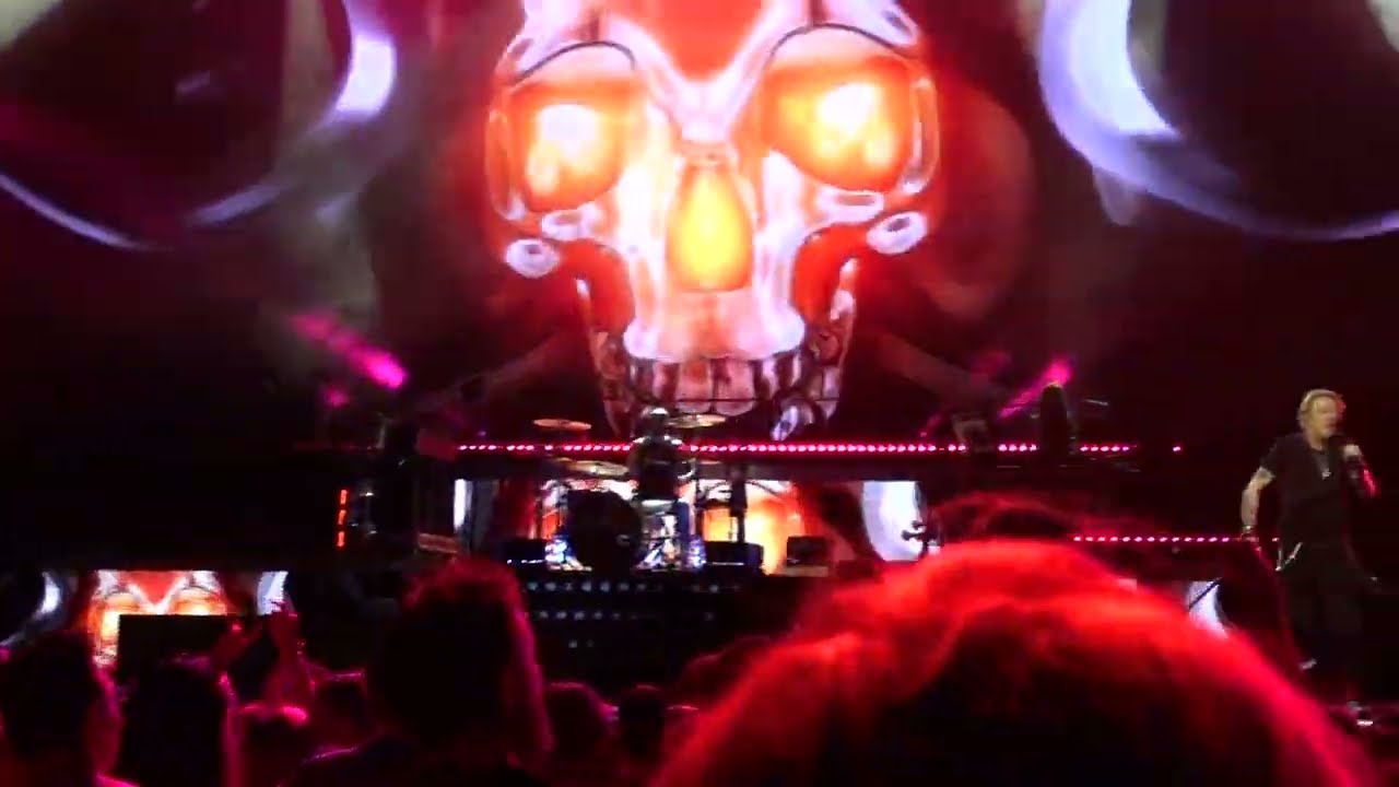 "Mr. Brownstone" - Guns n' Roses Live in Phoenix 10/11/2023