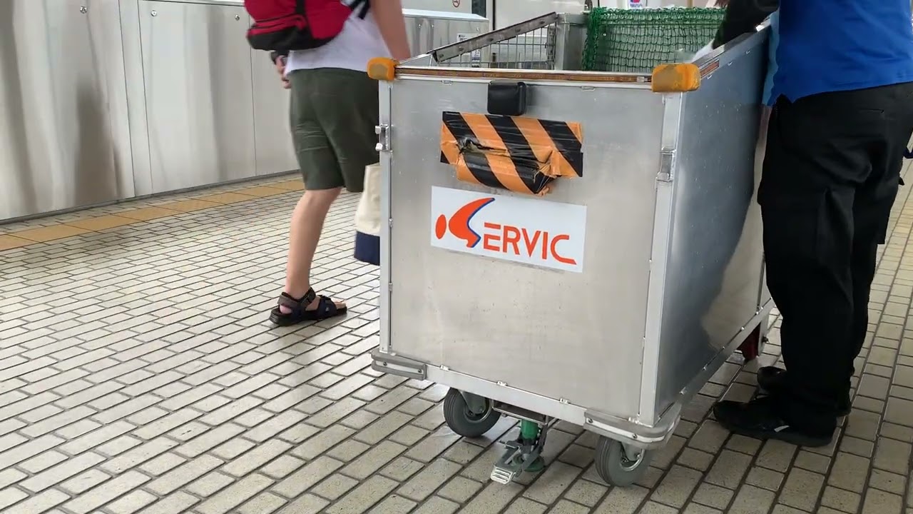 ファミリーマートの入店チャイムみたいなのを鳴らすゴミ収集カート
