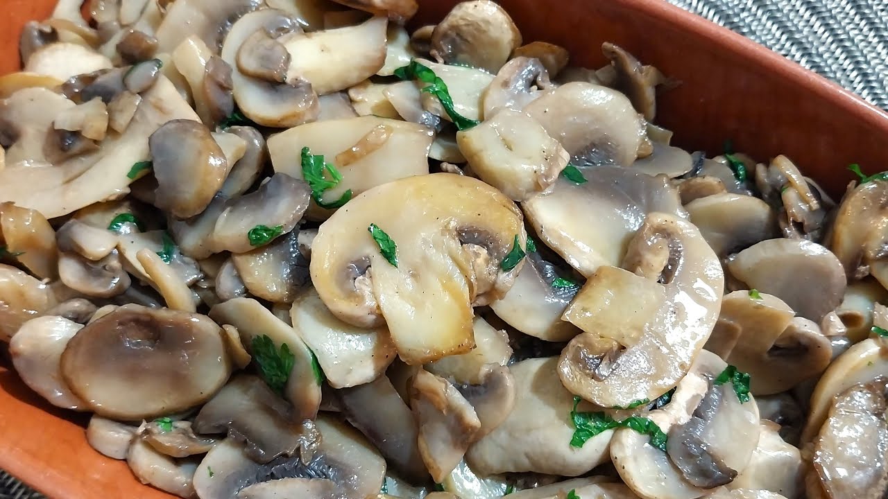 FUNGHI TRIFOLATI in padella 🍄 Ricetta FACILE di A modo MIO