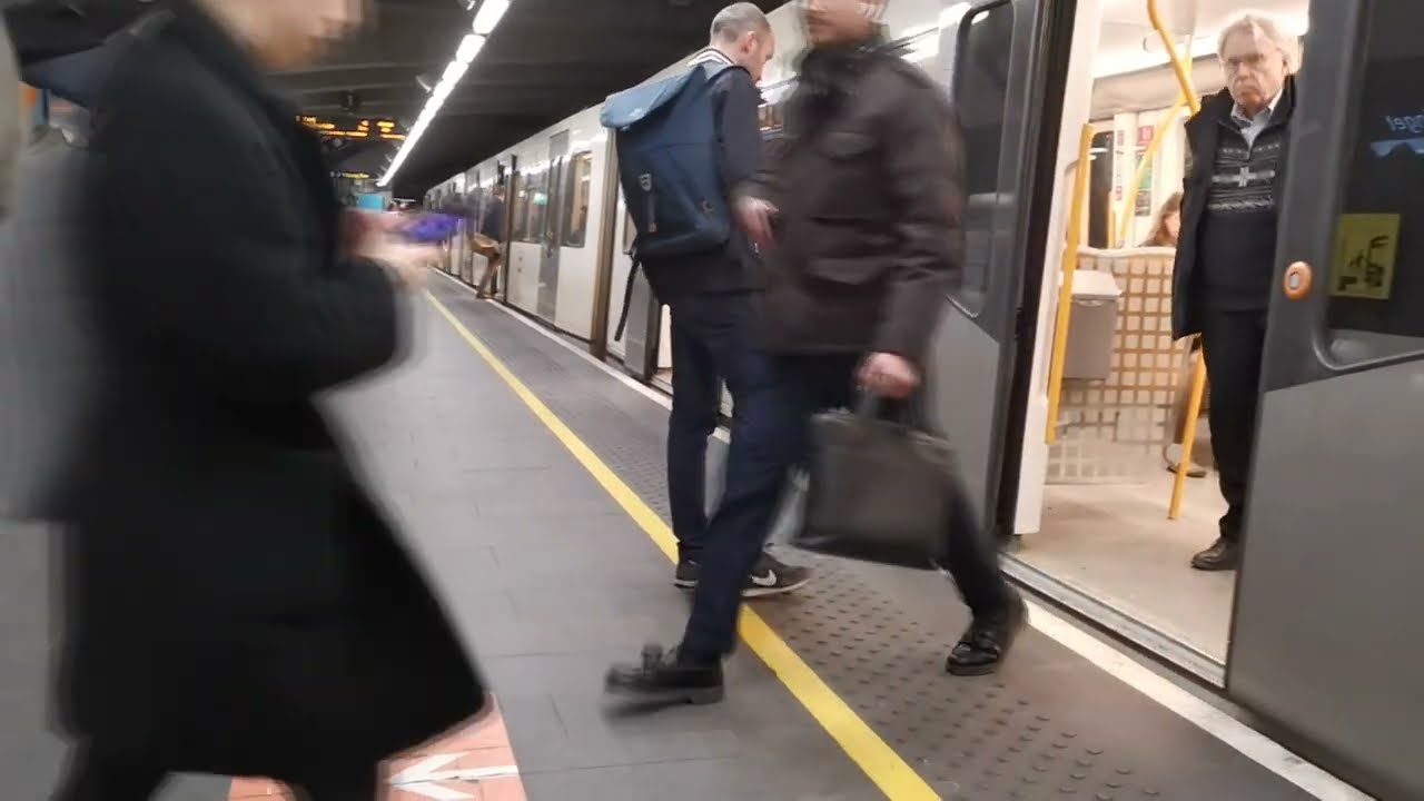 Stortinget Subway Station - Walk In Tour