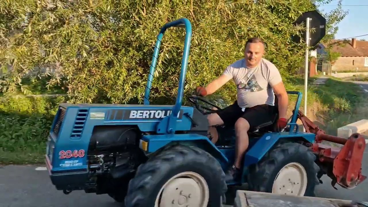 Motocultor Tractoras Motoagricola 3 utilaje diferite dar 4x4 face și tu diferența