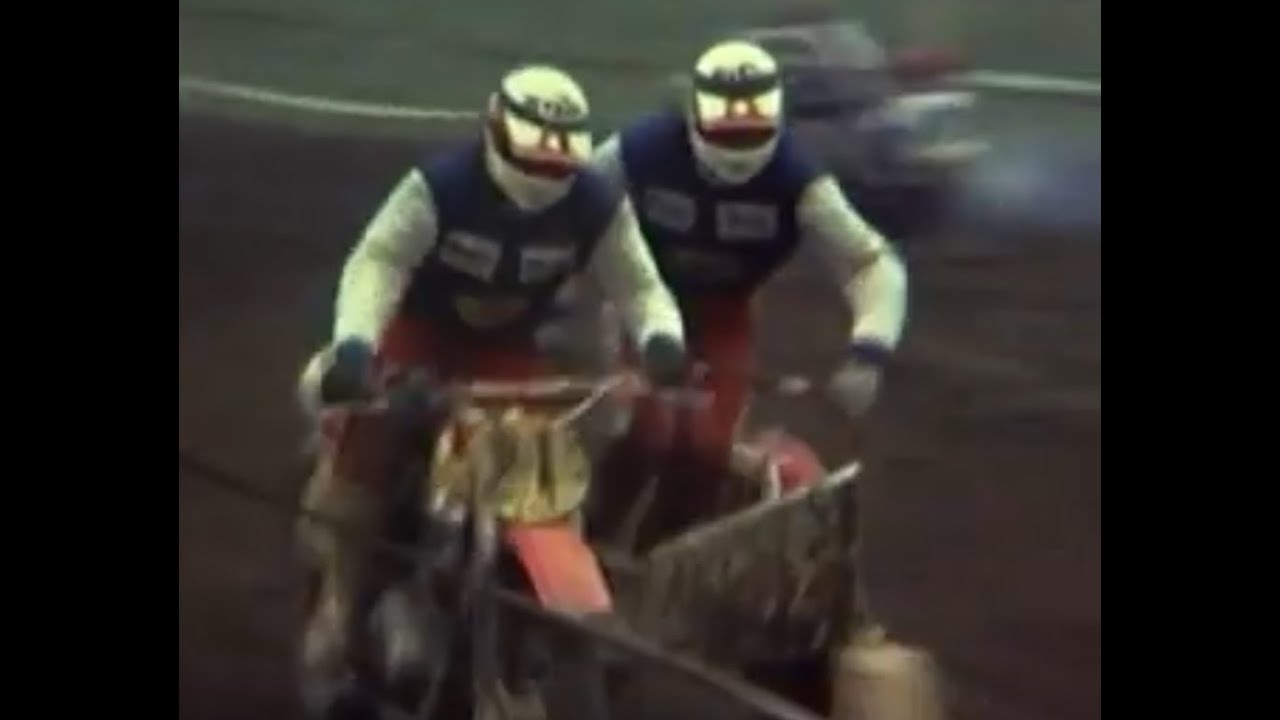 Old movies INT. sidecarcross