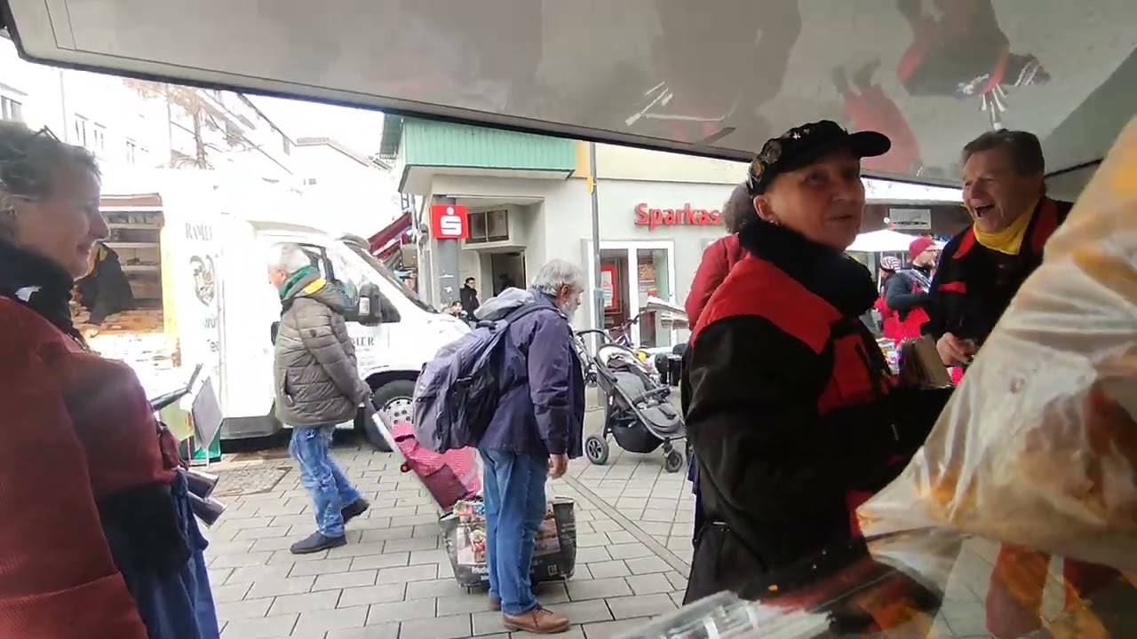 Narren & Schalmeien „Hupaquäler“ kommen auf dem Wochenmarkt in Friedrichshafen 14.02.2026