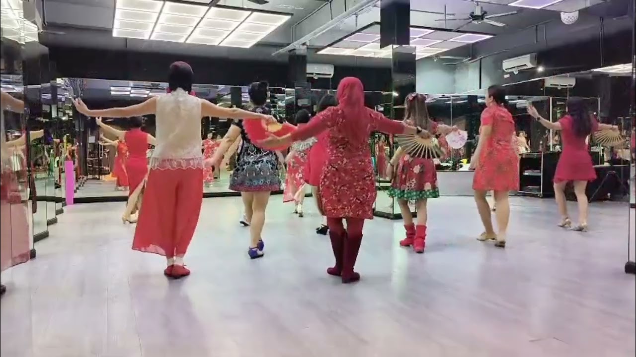 2026 Will Be Better (明年会更好) Line Dance Demo by Lora & D'Vizta Queen