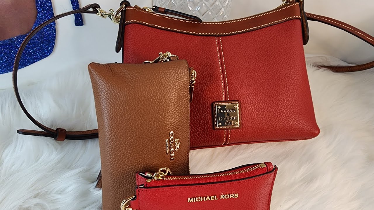 Dooney & Bourke :  Crossbody Pouch / Review/What's In My Bag/ Small Bag