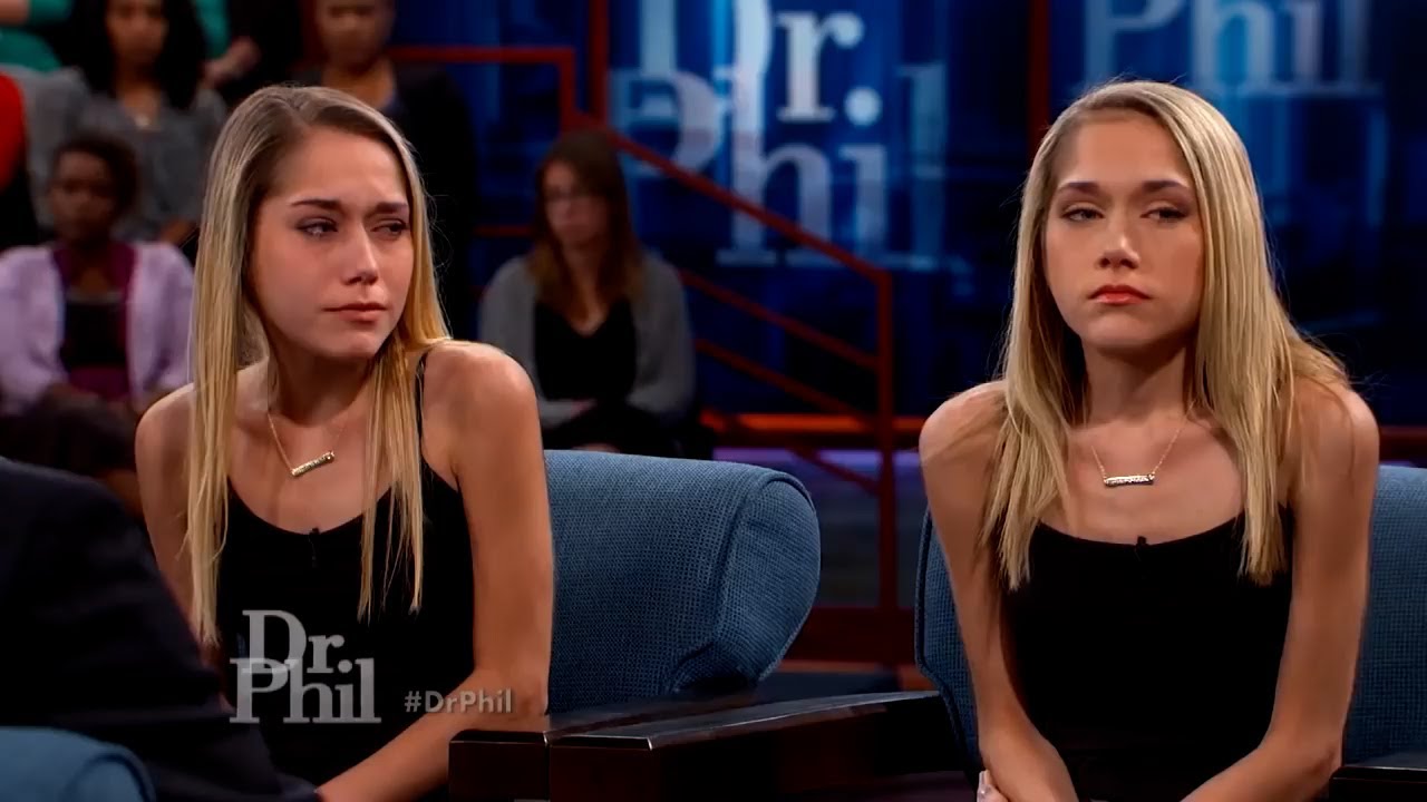 Identical Twins Share Details About How They See Themselves
