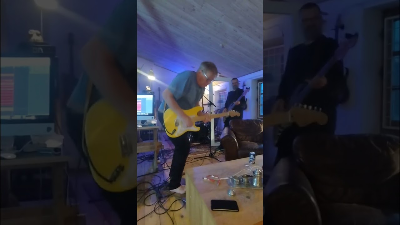 Mad Dogs plays Stormy Monday Blues