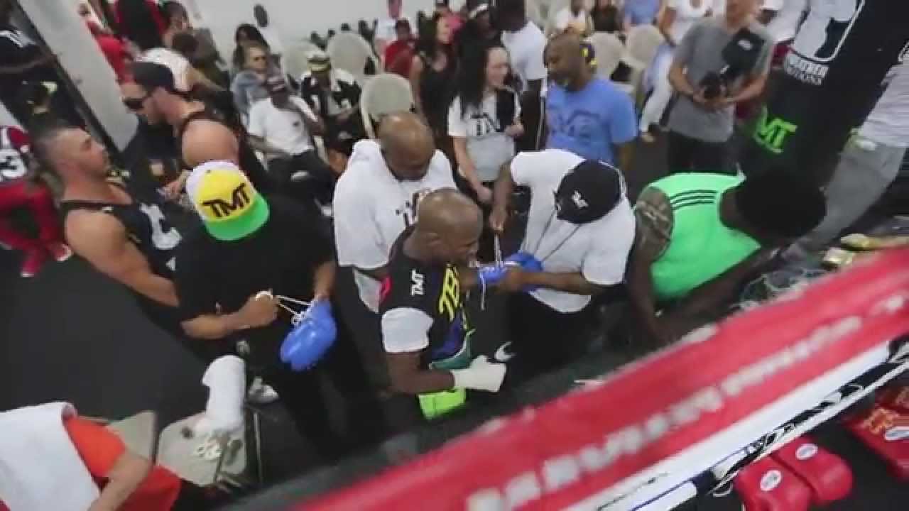 Steve gives insight on Floyd Mayweather's glove selection