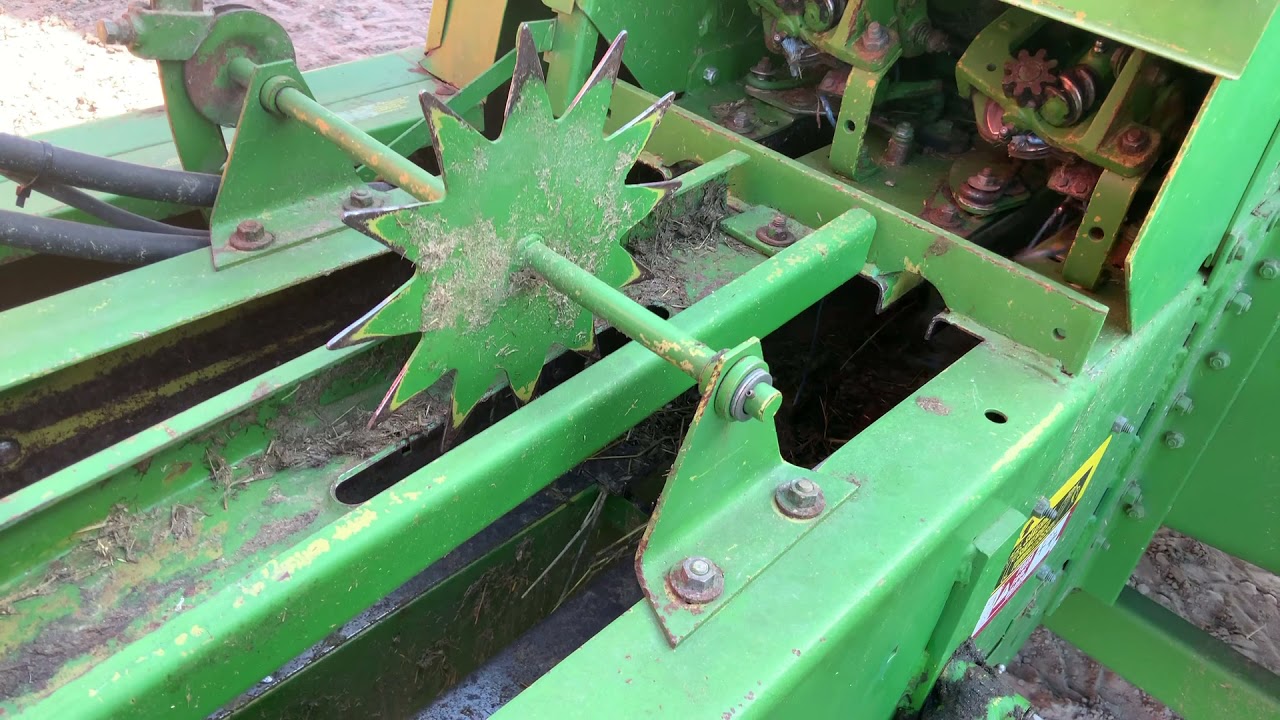 Köp Småbalspress John Deere 332 med balkastare på Klaravik
