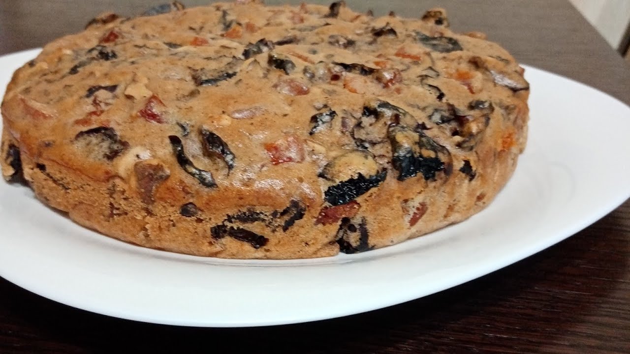 Пирог постный с черносливом и курагой.