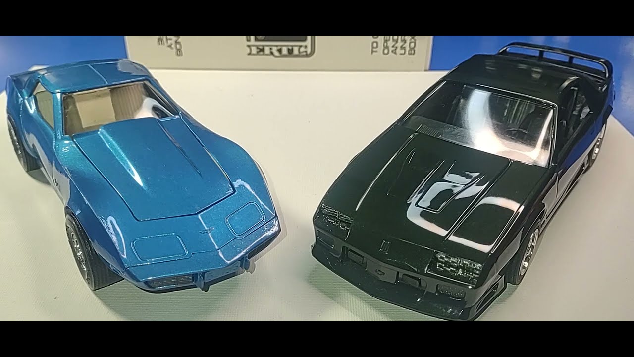 Промо-модель Chevrolet Camaro Z28 1992 года и Corvette 1978 года в масштабе 1/24 от Ertl