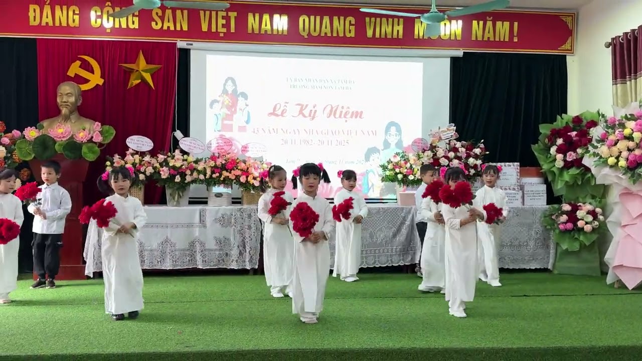Ng&agrave;y hội thầy c&ocirc; 
