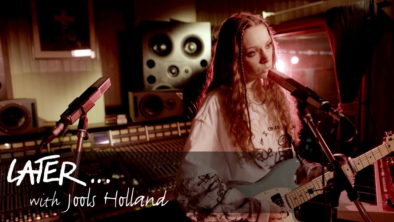 Holly Humberstone – The Walls Are Way Too Thin (Live on Later)