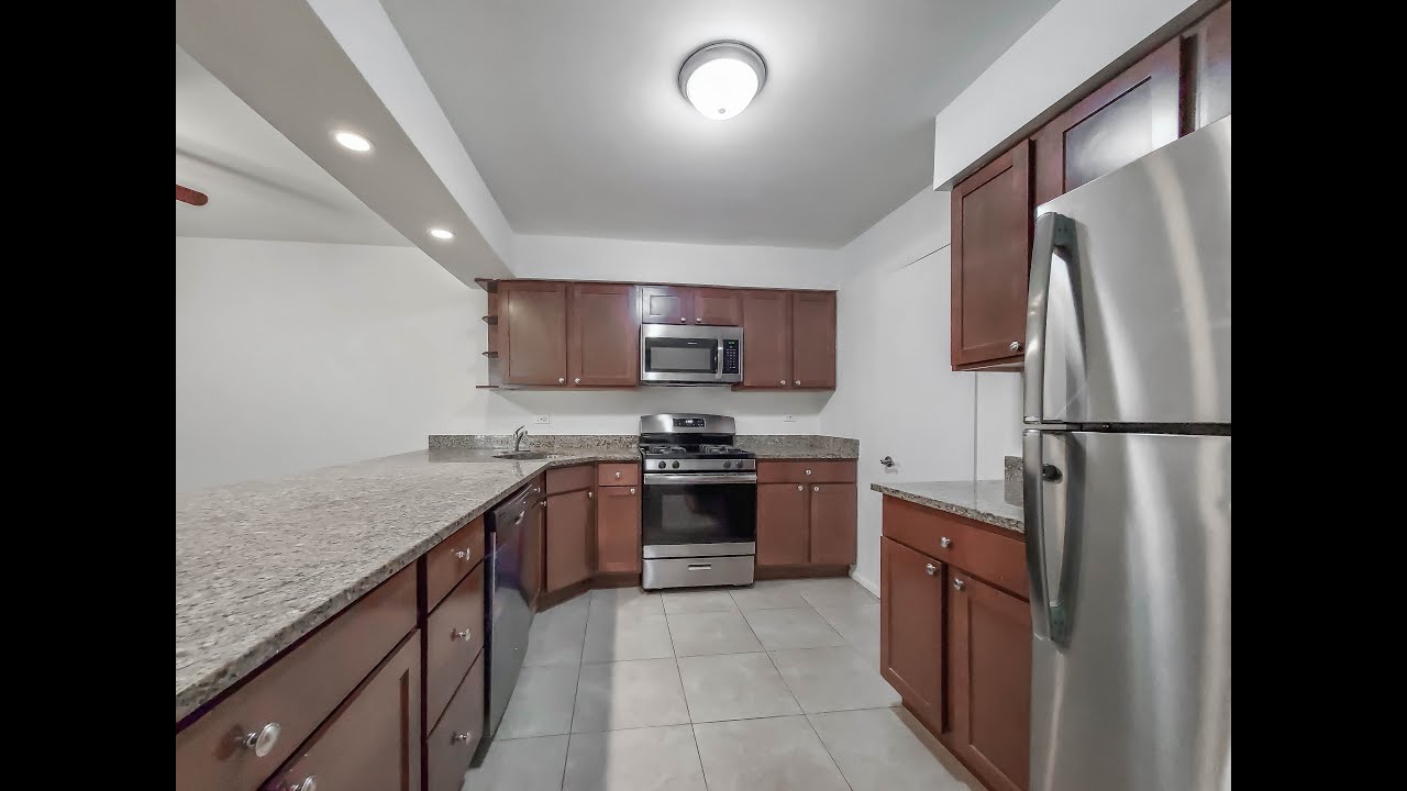 Three-Bedroom Apartment at Barrington Lakes - Hoffman Estates