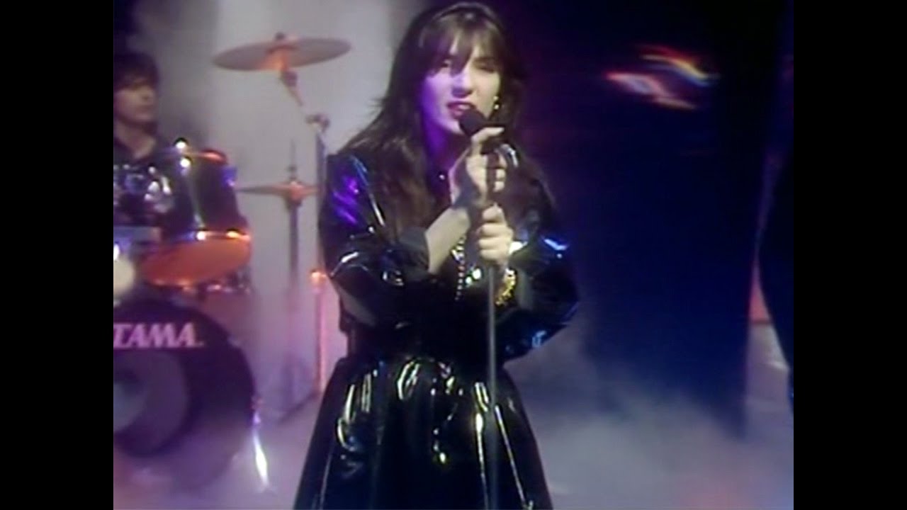 Julianne Regan, All About Eve - 'Farewell Mr. Sorrow', PVC mac, TOTP 1991