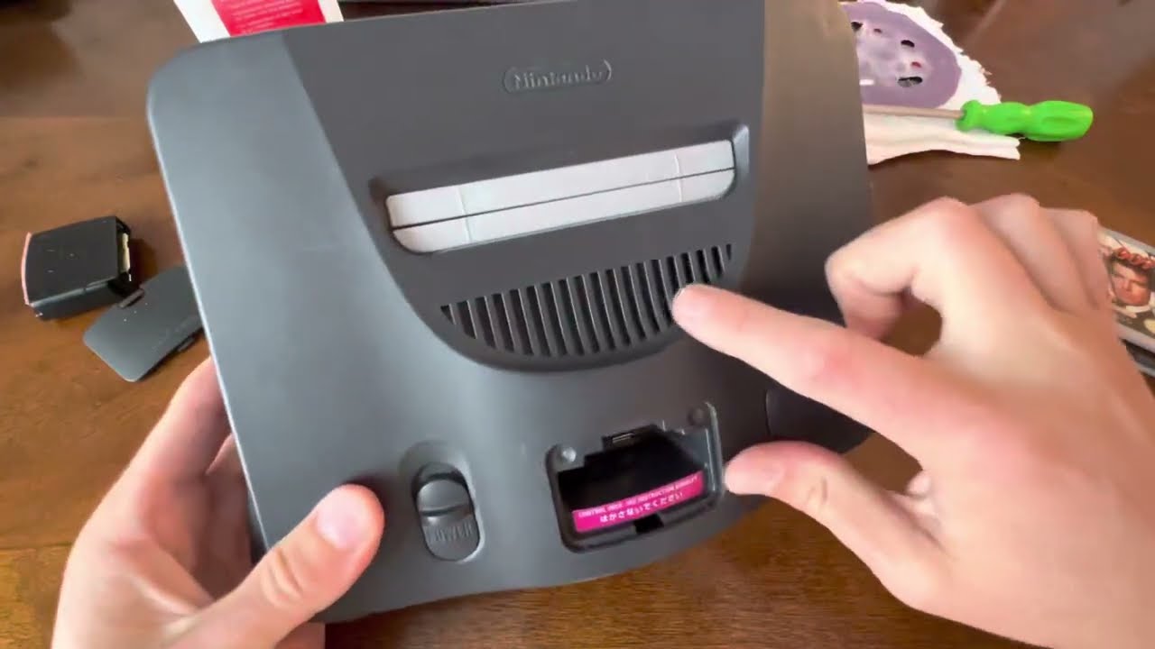 Как почистить Nintendo 64, не разбирая ее (игровая часть не нужна)